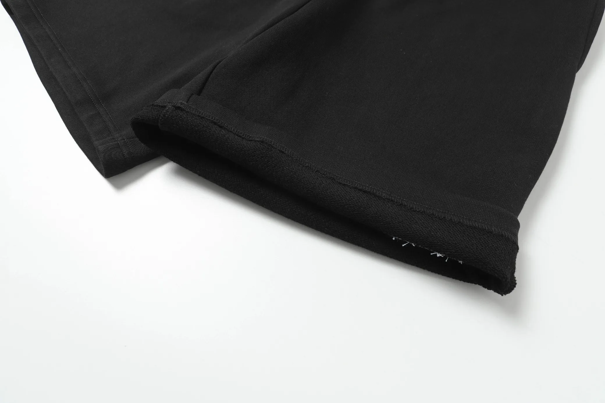 。 100% ，420 ， ， B Logo， Versatile， ， 99%。 、 、 、1:1 。 ：623# Sizes：XS.S.M.L ： Black